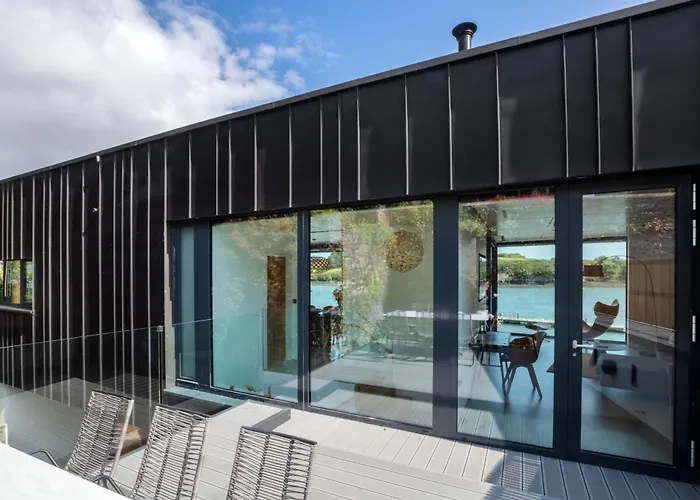 בית נופש The Dockhouse קינסייל