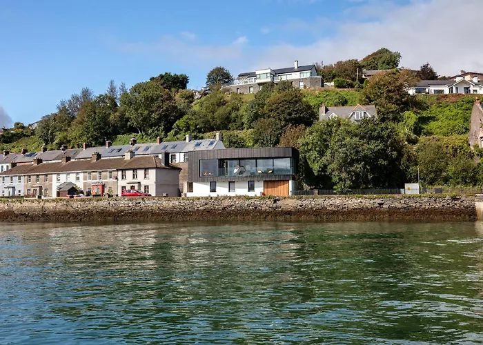 The Dockhouse * קינסייל