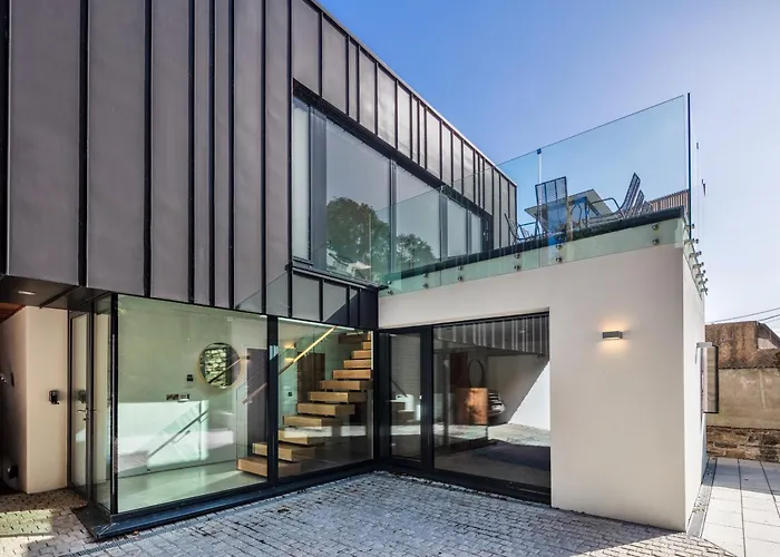 The Dockhouse * קינסייל